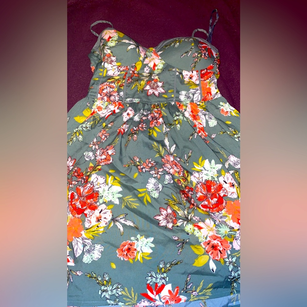 Sage Green Floral dress (M) 🐉
